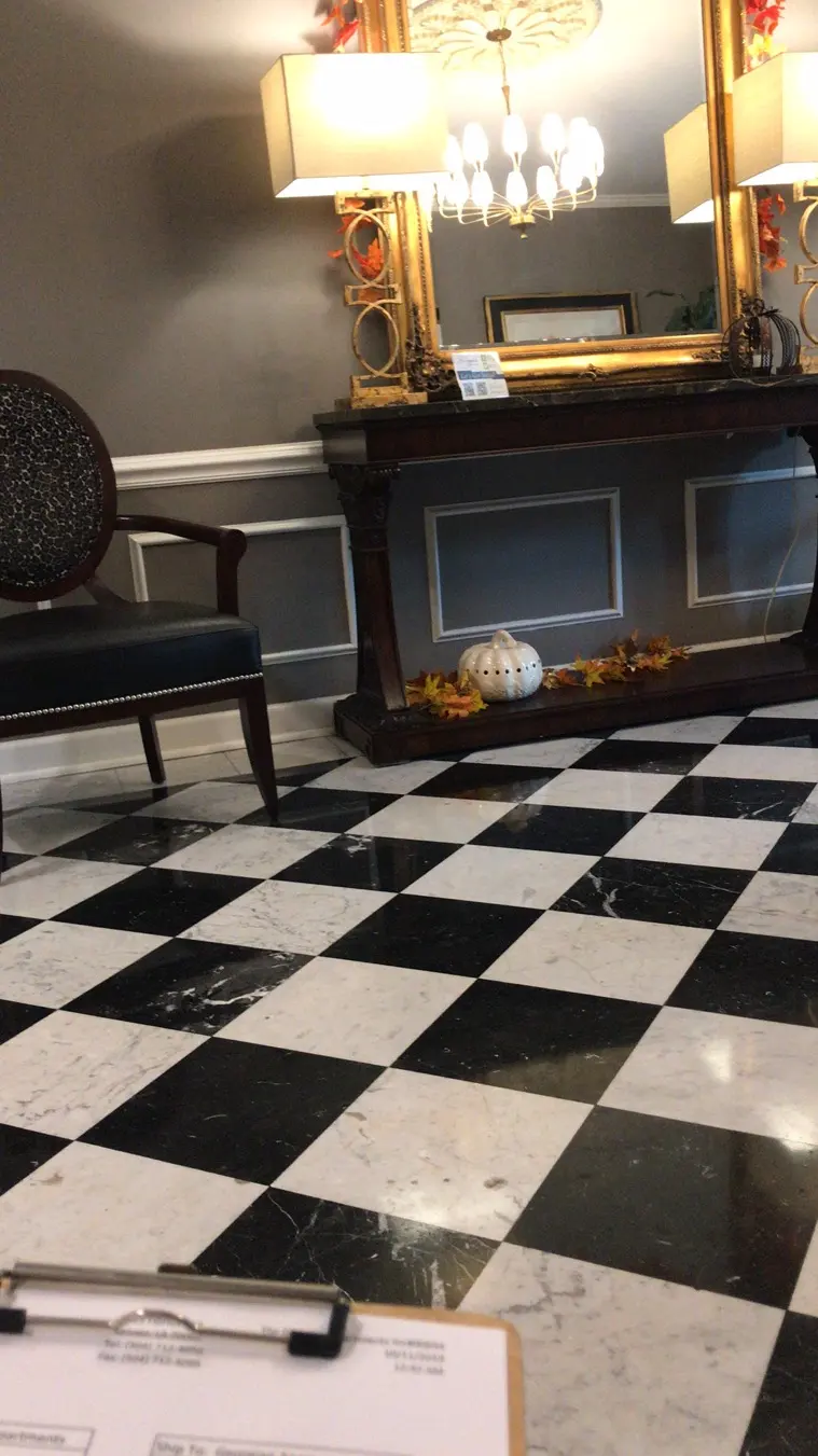 New Orleans kitchen with a black-and-white checkered floor