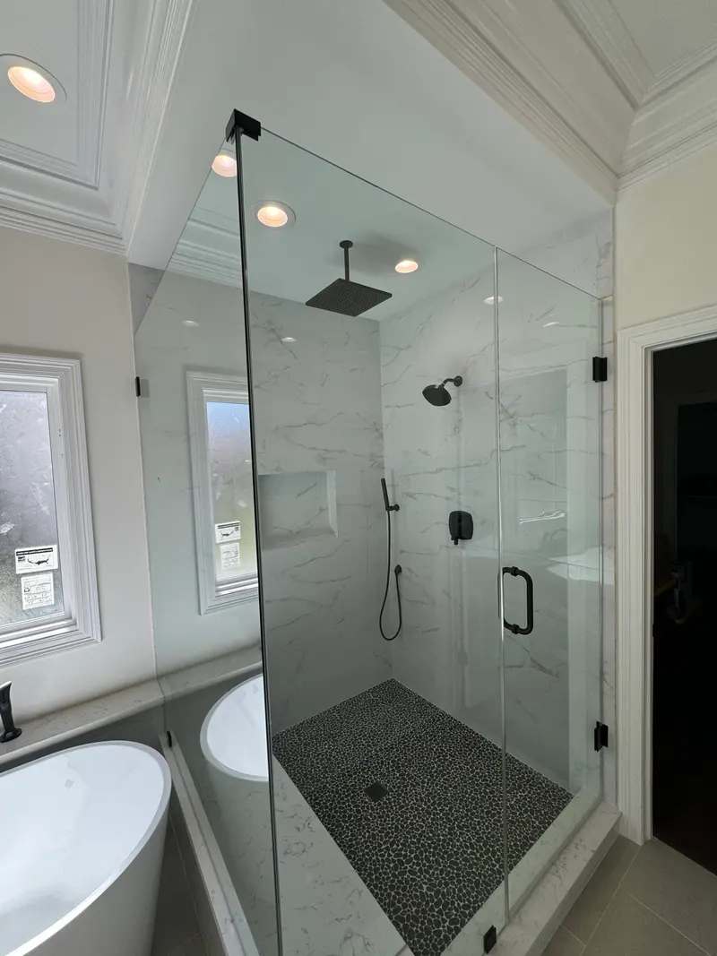 Frameless glass shower