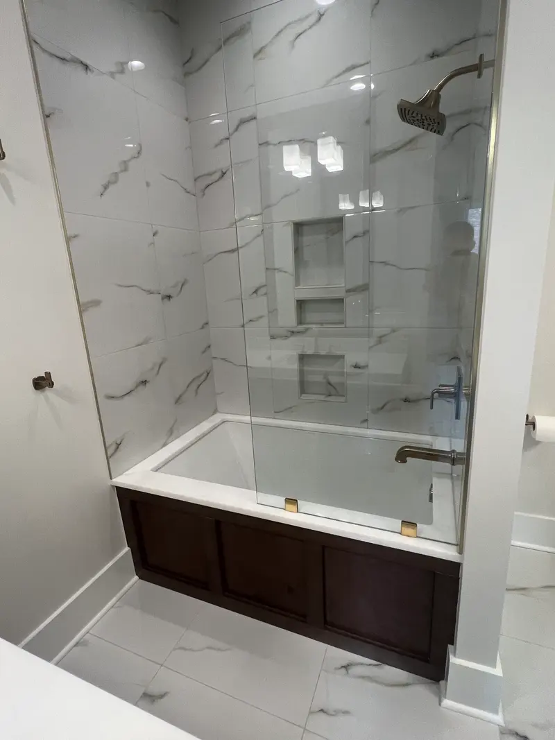 Tub and shower with tiled niche